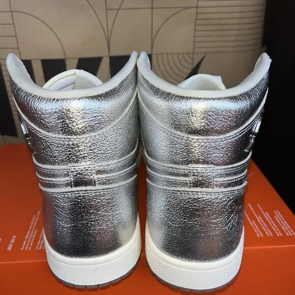 NEW Nike Air Jordan 1 Retro OG High Chrome Men Sz 10.5, Womens 12 FN7429 001